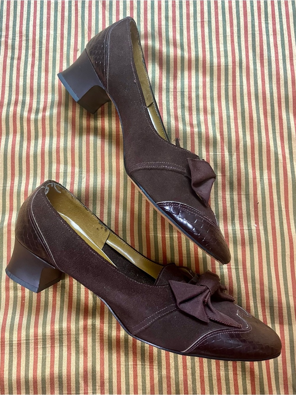 Vintage 1960s Brown Suede Bow Pumps Block Heel Shoes Women’s 6.5 AS IS Repair